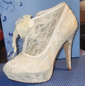 Ivory Lace Bootie Heel 5in Heel Size 8
